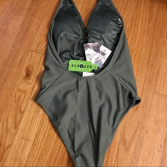 Sold ✅ NWT Volcom one piece swimsuit plunge - Picture 6 of 15